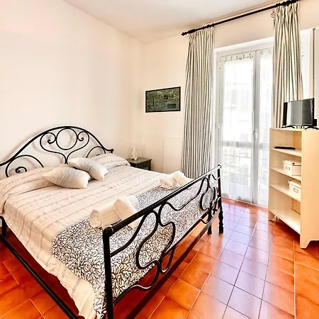 Hostdomus - Paradiso Apartment