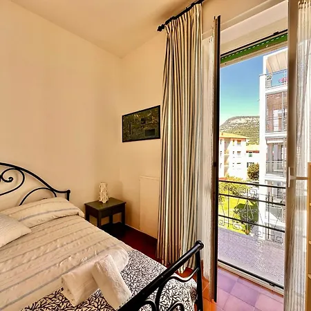 Hostdomus - Paradiso Appartamento Finale Ligure